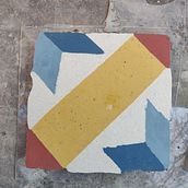 Some experiments and the first two tiles. Creativit project by Maria Averame - 04.02.2021