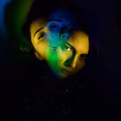 Light games. Un progetto di Fotografia digitale e Autoritratto fotografico di Aida Yunusova - 02.04.2021