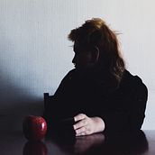 Mamá te detesta, Ana. Een project van Fotografische zelfportretten, Fotografie, Artistieke fotografie, Digitale fotografie y Verhaallijn van César Hernández Vidal - 31.03.2021