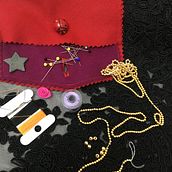 Pin, fabrics, crystal, lurex and feathers . Een project van Kostuumontwerp y  Creativiteit van Laura Viani - 05.04.2021