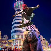 Oso_Gran Via. Digital Drawing, Art Direction, and Photomontage project by Paula Maia Carro - 04.07.2021