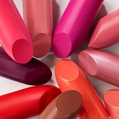 Labiales, delineadores, sombras y esmaltes Casual. Un proyecto de Fotografía de estudio y Fotografía de producto de Maximiliano Masullo - 10.04.2021