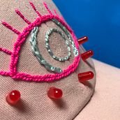 Jockey 'visión electro textil'. Embroider, and Creativit project by Camila Beatriz - 05.30.2018