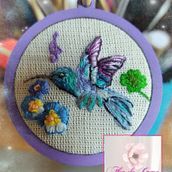 Musical Hummingbird (4cm). Een project van Borduurwerk y Sieradenontwerp van Gloria Berenice Villanueva Reyes - 12.04.2021
