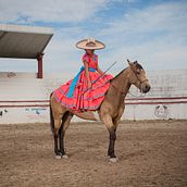 Sesión fotográfica a joven escaramuza. Un progetto di Fotografia di ritratto di Luis Ortega - 07.02.2016