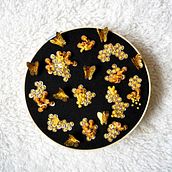 Golden butterfly 💛 . Broderie de Made Flores - 04.14.2021
