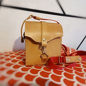Mi Proyecto del curso "Creación de Bolsos de Cuero artesanales" : Crossbody Bags - Dos bolsitos Bandolera. Arts, Crafts, and Product Design project by Matias Santiago Godoy - 04.18.2021