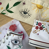 Novo projeto Tênis bordado com ecobag pintada a mão 2. Un proyecto de Bordado, Dibujo y Pintura de Mariana Buen - 18.04.2021