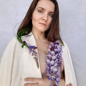 Floral necklace. Accessor, Design, Decoration, and Design project by Elena Claudia Vasile - 04.19.2021