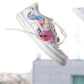 Customization nike sneakers. Traditional illustration, and Painting project by Dirce Russo - 04.24.2021