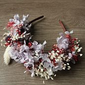 My project in Floral Headpiece: Using Flowers to Create Accessories course. Accessor, Design, Arts, and Crafts project by alexandra.britvina - 04.23.2021