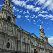 Las nubes nos cuentan historias.. Projekt z dziedziny Architektura c, frowa, Sztuka miejska, Fotografia architektur, Fotografowanie smartfonem,  Fotografia plenerowa i Fotografia na Instagram użytkownika Rouss Flores - 22.05.2019