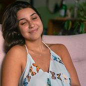 Meu projeto do curso: Retrato fotográfico intimista. Através desse projeto mostro a sensação de conforto e afeto que sinto com essa minha amiga de tantos anos. . Fotografie de interior și Fotografie portret de Pedro MARTINS GURGEL - 04.27.2021