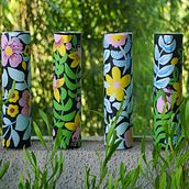 Regaderas de fierro con Bonhomia Verde. Un proyecto de Diseño, Diseño industrial, Ilustración tradicional y Pintura acrílica de Catalina Cumsille - 03.03.2021