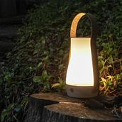Lámpara Buddy - Luminaria portátil artesanal. Un progetto di Lighting design, Artigianato, Design, Design e creazione di mobili, Product design e Design industriale di VO Estudi - 03.10.2020