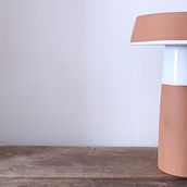 Lámpara Barbutina - Luminaria de sobremesa de cerámica torneada a mano. Un progetto di Artigianato, Ceramica, Design, Lighting design, Design e creazione di mobili, Product design e Design industriale di VO Estudi - 03.05.2021