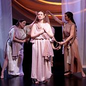Lucretia. Un proyecto de Diseño de iluminación y Escenografía de Luther Frank - 04.05.2019