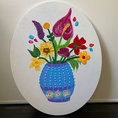 My project in Flower Composition with Acrylic Paint and Embroidery course. Een project van  Ontwerp, Craft,  Beeldende kunst, Schilderij, Multimedia, Borduurwerk y  Interieurdecoratie van Judy Karkour - 10.05.2021