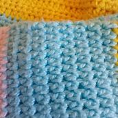 Cardigã de crochê primeira tentativa feito com restos de linhas. Crochet project by Aline Horta Miranda Oliveira - 08.31.2018