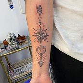 Mi Proyecto del curso: Tatuaje botánico con puntillismo. Traditional illustration, Tattoo Design, and Botanical Illustration project by Enrique Machuca - 05.14.2021