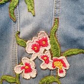 Mi Proyecto del curso: Diseño de moda: pintura y bordado sobre prendas. Painting, Fashion Design, Embroider, DIY, Upc, and cling project by María R. Ochoa Sinning - 05.15.2021
