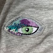 My project in Fashion Design: Painting and Embroidering Garments course. Painting, Fashion Design, Embroider, DIY, Upc, and cling project by Victoria D. - 05.14.2021