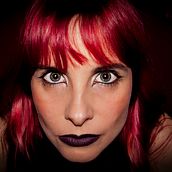 Mi Proyecto del curso: Autorretrato fotográfico artístico. Un proyecto de Fotografía, Fotografía de retrato, Fotografía artística, Autorretrato Fotográfico y Fotografía en interiores de MARÍA ÁNGELES GARCÍA GIMÉNEZ - 24.05.2021