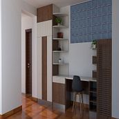 Mueble a medida. Compuesto de una alacena y un escritorio con repisas. Ubicado en un pasillo . Proiectarea și fabricarea mobilierului și Design interior de Marcos Marín Palacios - 09.09.2020