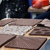 Universe of Textures in Molds . % Hadia Roushdy tarafından hazırlanan Tasarım, Sanat ve El Sanatları, Güzel sanatlar, Ürün Tasarımı, Desen Tasarımı, Yaratıcılık, Ve Seramikler projesi - 10.15.2020