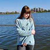 Knitted women's alpaca sweater. Projekt z dziedziny Design, Fotografia, Instagram,  Sz, cie, Fotografia produktowa, Kreat, wność, Sketching, Pattern design, Produkcja audiowizualna,  Nazewnictwo, Portale społecznościowe, Projektowanie produktowe,  Sztuki piękne, Craft,  Manager art, st, czn i Projektowanie dodatków użytkownika Svetlana Fedoriv - 02.06.2021