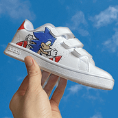 Mi Proyecto del curso: Personalización de sneakers by Juan Sebastián Rodríguez Sánchez. Accessor, Design, Fashion Design, Acr, lic Painting, DIY, Upc, and cling project by Juan Sebastian Rodriguez Sanchez - 05.25.2021