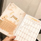 My project in Creative Bullet Journal: Planning and Creativity course. Traditional illustration, Lettering, Drawing, H, and Lettering project by luisagonzalez1604 - 06.03.2021
