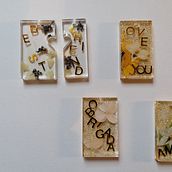 Meu projeto do curso: Design de joalheria com resina. Een project van Ontwerp van accessoires, Craft, Sieradenontwerp y DIY van Ana Lúcia Silva - 06.06.2021