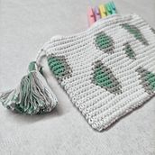 Neceser leopardo. Accessor, Design, Pattern Design, Fiber Arts, and Crochet project by Abi Junquera - 06.08.2021