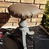 Chair Restoration. Un proyecto de Artesanía, Diseño, creación de muebles					, Diseño de interiores, DIY, Carpintería, Upc y cling de Leandi Kruger - 12.06.2021