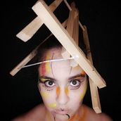 My project in Fine Art Photography: Self-Portraits Filled with Symbolism course. Photograph, Photograph, Post-production, Photo Retouching, Portrait Photograph, Studio Photograph, Fine-Art Photograph, Photomontage, Self-Portrait Photograph, Fine Arts, and Artistic Drawing project by Cláudia Silva - 06.13.2021