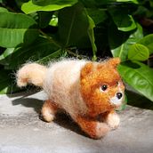 "Gucci" wool felted Pomeranian. Projekt z dziedziny Craft,  Tkactwo, To i art użytkownika Valerie Suwanseree - 14.06.2021