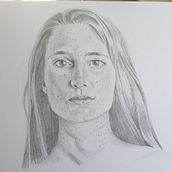 My project in Realistic Portrait with Graphite Pencil course - Woman with Freckles. Traditional illustration, Fine Arts, Sketching, Pencil Drawing, Drawing, Portrait Drawing, Realistic Drawing, Artistic Drawing, and Figure Drawing project by paula_how - 06.13.2021