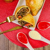 Empanadas Peruanas. Un proyecto de Fotografía, Dirección de arte, Fotografía de producto, Fotografía de estudio, Fotografía gastronómica, Fotografía publicitaria y Fotografía para Instagram de buhoo_hidalgo - 25.05.2021