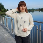 White knitted women's sweater.. Projekt z dziedziny Design, Fotografia, Projektowanie dodatków,  Manager art, st, czn, Projektowanie ubrań,  Sztuki piękne, Projektowanie biżuterii, Sztuka miejska, Portale społecznościowe, Pattern design, Kreat, wność, Projektowanie mod i Fotografia produktowa użytkownika Svetlana Fedoriv - 18.06.2021
