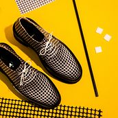 Diseño de Patterns, gráfica y fotografía para Bronco Zapatos. Design, Photograph, Advertising, Art Direction, Graphic Design, Shoe Design, Pattern Design, Logo Design, Commercial Photograph, and Photographic Composition project by Verónica Li - 06.22.2021