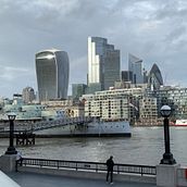 Meu projeto do curso: Desenho arquitetônico com aquarela e tinta - London Centre City. Sketching, Drawing, Watercolor Painting, Architectural Illustration, Sketchbook & Ink Illustration project by Nilce Silva - 07.01.2021