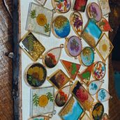 Mi Proyecto del curso: Diseño de joyería en resina. Projekt z dziedziny Projektowanie dodatków, Craft, Projektowanie biżuterii i DIY użytkownika Camila Condo - 06.07.2021