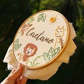 Porta-maternidade. Traditional illustration, and Embroider project by Kelly Lima - 04.21.2021