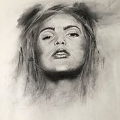 Mein Kursprojekt: Künstlerisches Porträt mit Kohlestift: die Atmosphäre. Un progetto di Illustrazione tradizionale, Belle arti, Disegno, Disegno di ritratti, Disegno realistico e Disegno artistico di fsaorine - 10.07.2021