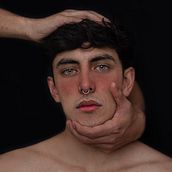 Mi Proyecto del curso: Fotografía fine art: autorretratos llenos de simbolismo. Photograph, Photograph, Post-production, Photo Retouching, Portrait Photograph, Studio Photograph, Fine-Art Photograph, Photomontage, and Self-Portrait Photograph project by Alex Cruz - 07.24.2021