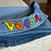 Mi Proyecto de Técnicas básicas de bordado, con mensaje reivindicativo incluido :). Accessor, Design, Costume Design, Embroider, and Color Theor project by rebe_89_ - 07.15.2021