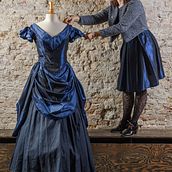 Historical costume 1868. Un progetto di Costume design, Artigianato, Educazione, Collage, Illustrazione vettoriale, Ricamo, Cucito e Pittura acrilica di Defurne Erika - 15.07.2021