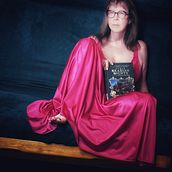 Scheherazade: My project for the Fine Art Self-Portrait Photography course. Photograph, Photograph, Post-production, Photo Retouching, Portrait Photograph, Studio Photograph, Fine-Art Photograph, Photomontage, and Self-Portrait Photograph project by Sandy Brown Jensen - 07.17.2021