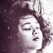 My project in Hybrid Photography for Creative Experimentation course. Photograph, Photo Retouching, Fine-Art Photograph, Film Photograph, and Self-Portrait Photograph project by Andreia Cruz - 07.24.2021